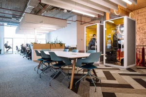 Galerie - Coworking mit Telefonkabinen 1