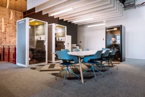 Galerie - Coworking mit Telefonkabinen