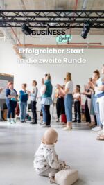 Die zweite Runde von „Business, Baby!“ ist in vollem Gange!

20 inspirierende Frauen mit 20 einzigartigen Ideen – und die Vielfalt ist einfach beeindruckend:
🌿 Von traumsensiblem Coaching über mitwachsende Babykleidung 🏡 Arbeiten in der Natur bis hin zu einer Expertin für Gebäude 🎨 Auch zwei Künstlerinnen sind dabei und ein nachhaltiges Kunst-Café ist in Planung. 

Wir sind begeistert von der Kreativität und dem Mut dieser Frauen und freuen uns, sie auf ihrer spannenden Reise zu begleiten! ✨

Mit zu sehen sind:
@toruxdesign 
@windelmanufaktur @stephanie.oppitz 
@elke.tee 
@nora_stankewitz 
@lebens.nah 
@lesscloud.studio 
@lisa.stautmeister 
@sandrakleine.de 
@waldyoga_dresden 
@susanne.laemmel.coaching 
@business_bowl 
@run.amy.fry 
@sternenstaubmomente 
@mama_ueber_nacht 
@wahhnessa 
💚

#gründerinnen #unternehmerinnen #businessidee #frauengründenanders #frauenimbusiness #dresden